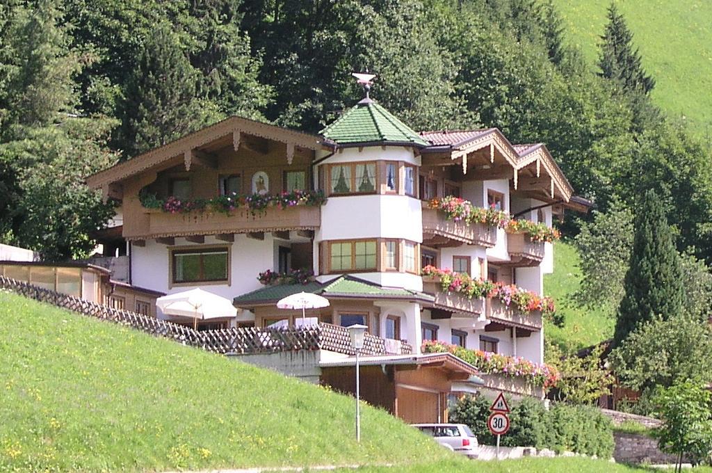 Haus Am Sonnenhang Finkenberg Buitenkant foto